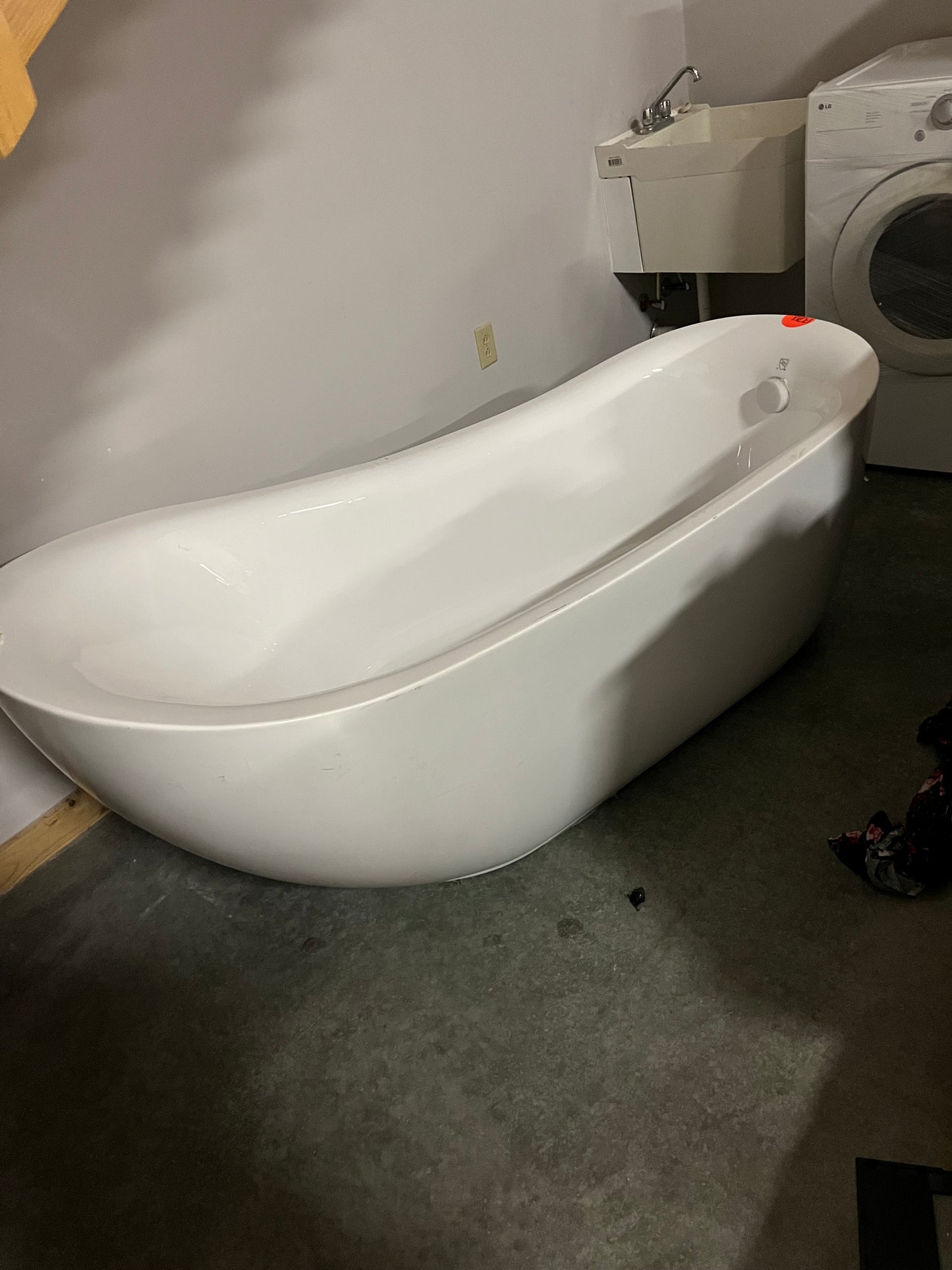 Freestanding Bathtub in White